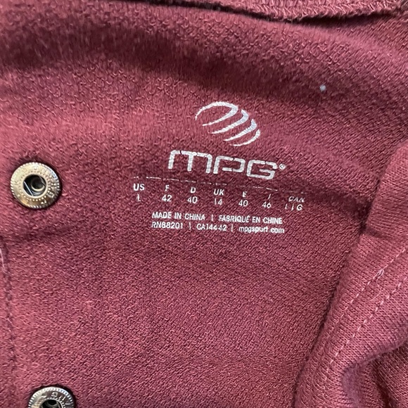 MPG exercise top (size large) - Picture 3 of 6